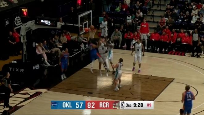 G联赛：杨瀚森14+17+2+2帽创篮板新高 率混音大胜双杀蓝队__G联赛：杨瀚森14+17+2+2帽创篮板新高 率混音大胜双杀蓝队