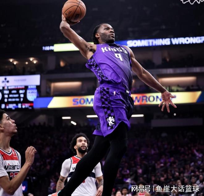 完胜！威少26分+6三分，小萨13+6湖人旧将爆发，德罗赞两人起冲突_完胜！威少26分+6三分，小萨13+6湖人旧将爆发，德罗赞两人起冲突_