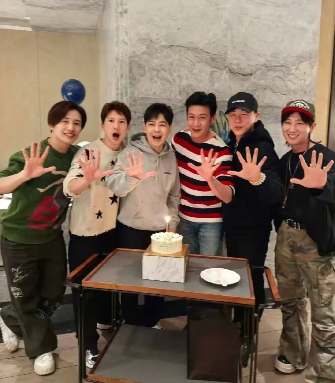 陆毅老婆鲍蕾个人资料__五官粘贴图