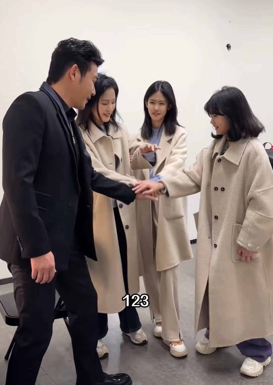 _五官粘贴图_陆毅老婆鲍蕾个人资料