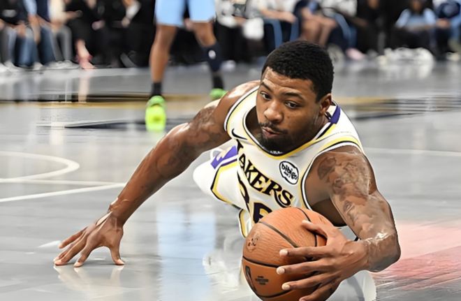 湖人交易失败__湖人半场领先33分