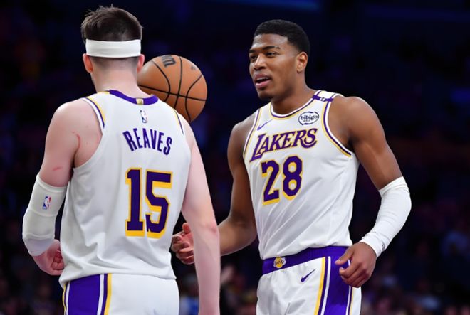 _湖人交易失败_湖人半场领先33分