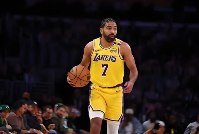 湖人半场领先33分_湖人交易失败_