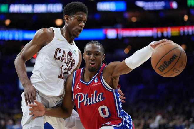 _莫布利暴扣准绝杀骑士三杀76人 恩比德33分泰森39+7三分生涯新高_莫布利暴扣准绝杀骑士三杀76人 恩比德33分泰森39+7三分生涯新高