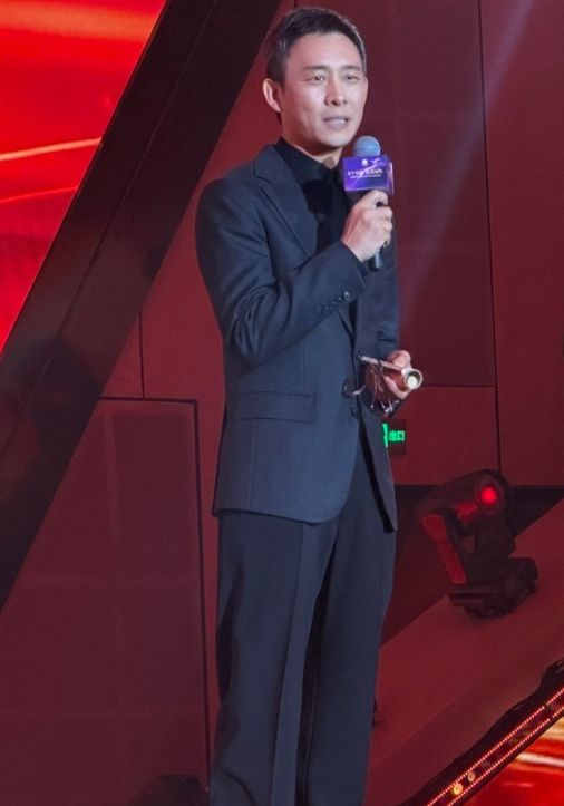 章子怡老了好多白发_章子怡白吗_