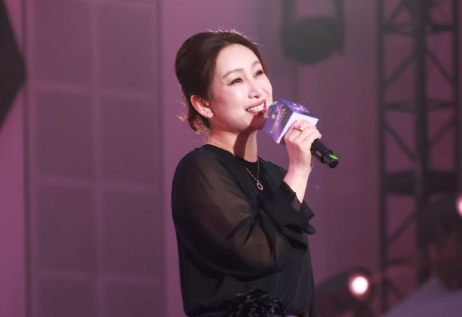 章子怡白吗__章子怡老了好多白发