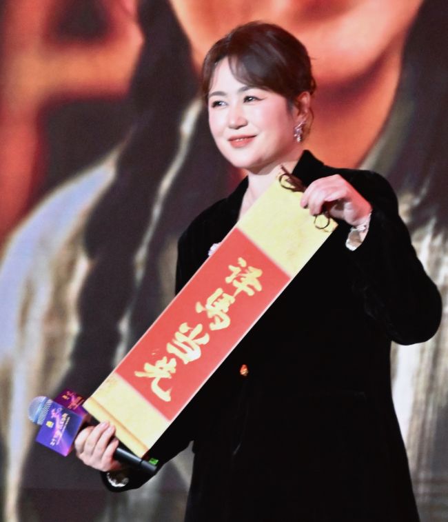 章子怡白吗__章子怡老了好多白发