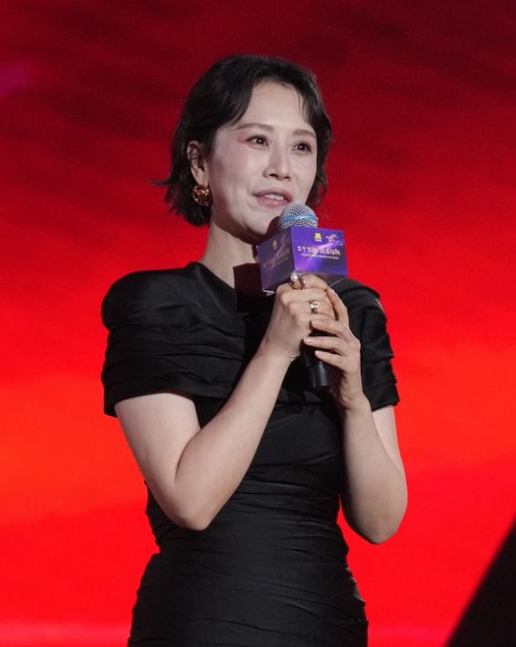 章子怡老了好多白发__章子怡白吗