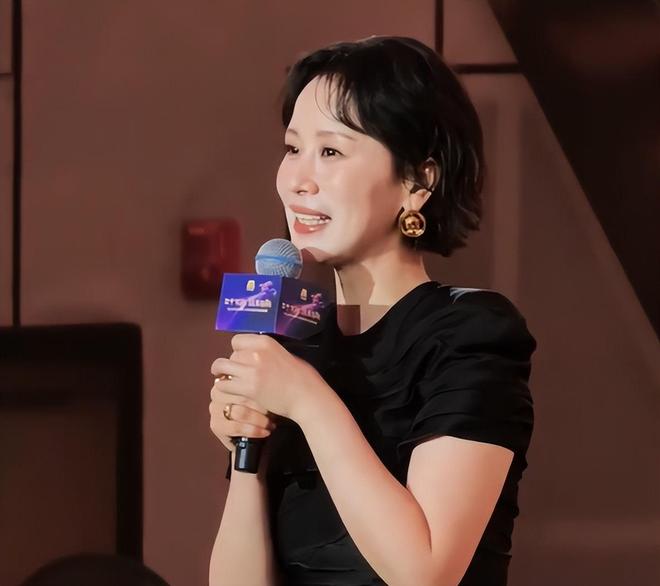 _章子怡老了好多白发_章子怡白吗