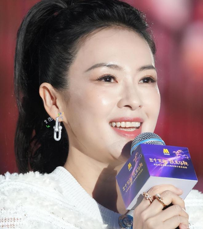 _章子怡白吗_章子怡老了好多白发