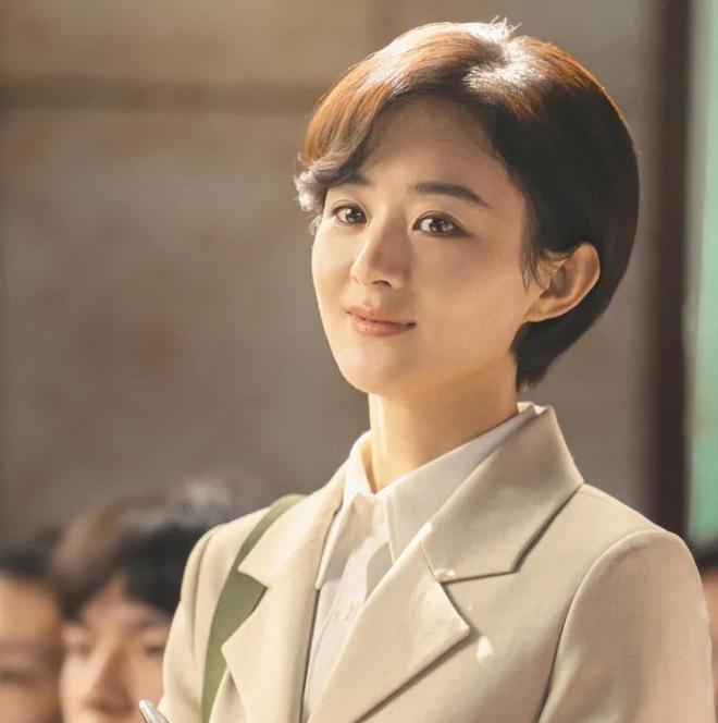 继杨幂抿嘴、刘诗诗梗脖后，赵丽颖也遭诟病！眼睛乱转乱眨被审判__继杨幂抿嘴、刘诗诗梗脖后，赵丽颖也遭诟病！眼睛乱转乱眨被审判