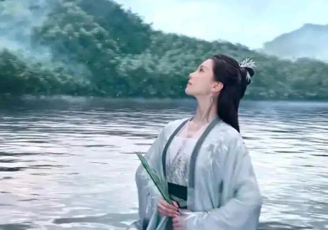 继杨幂抿嘴、刘诗诗梗脖后，赵丽颖也遭诟病！眼睛乱转乱眨被审判__继杨幂抿嘴、刘诗诗梗脖后，赵丽颖也遭诟病！眼睛乱转乱眨被审判