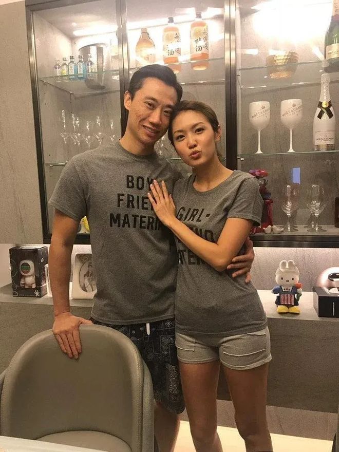 公车在她男友旁进入她__韩国情侣分手男友分手视频