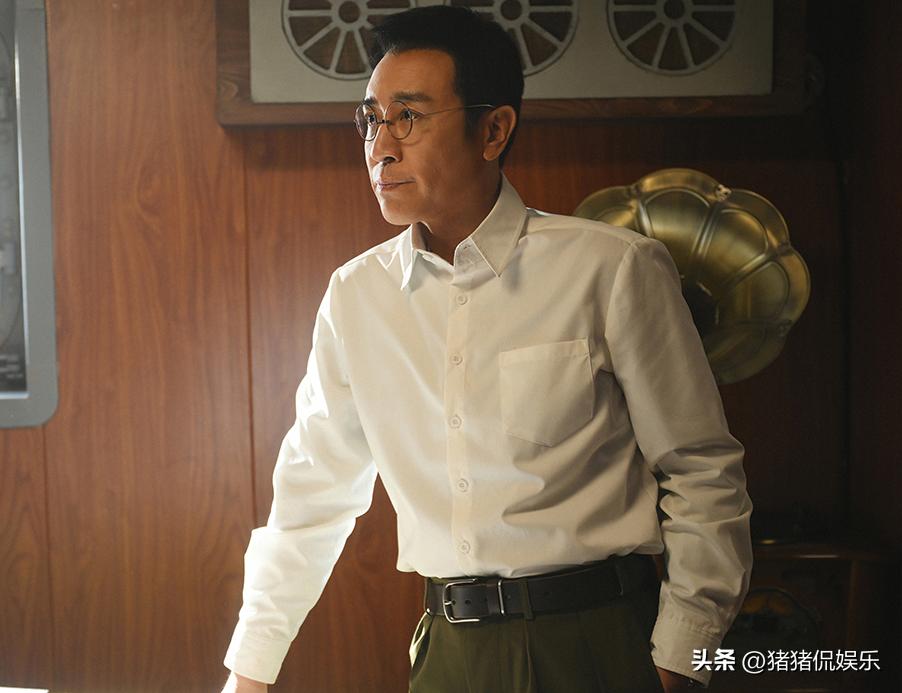 央视后晚开播！32集谍战剧来袭，看清演员阵容，网友：喜忧参半_央视后晚开播！32集谍战剧来袭，看清演员阵容，网友：喜忧参半_