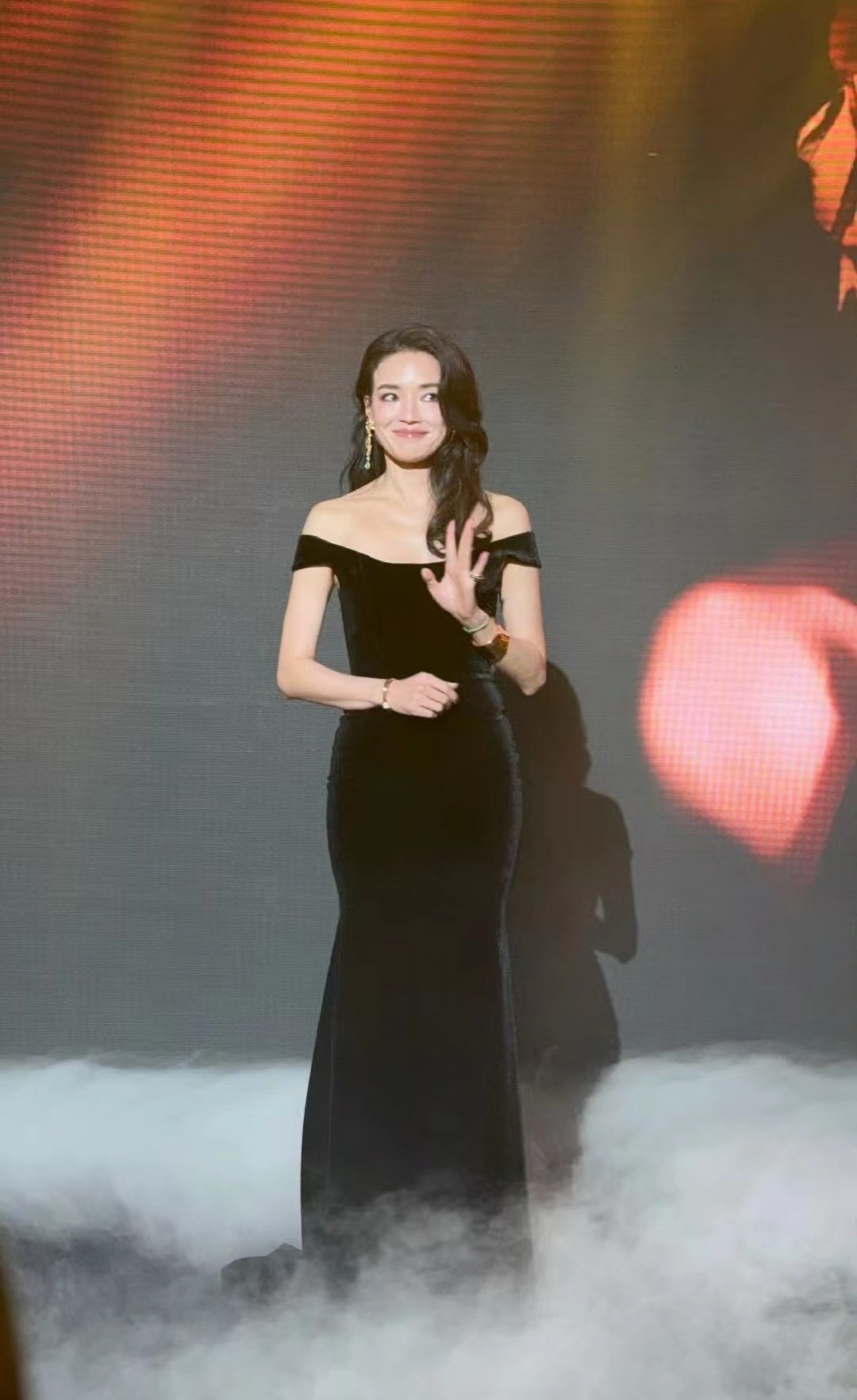 活动红毯：李沁满分贵气，卢靖姗气质好独特，被舒淇美到了__活动红毯：李沁满分贵气，卢靖姗气质好独特，被舒淇美到了