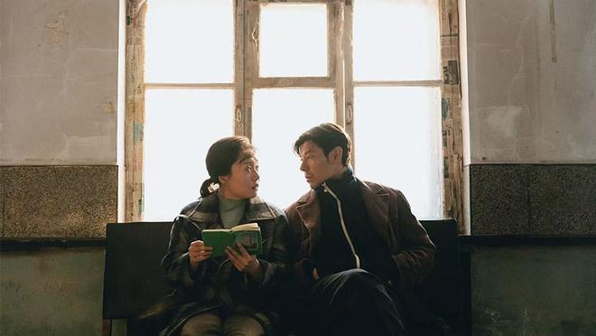 《飞行家》：高度3.5米，把冷冽的下坠拍成热烈的飞翔__《飞行家》：高度3.5米，把冷冽的下坠拍成热烈的飞翔