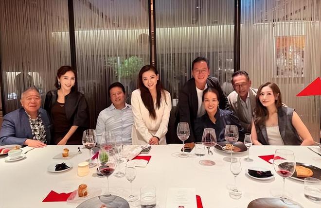 _李嘉欣抢了闺蜜男朋友_李嘉欣度蜜月