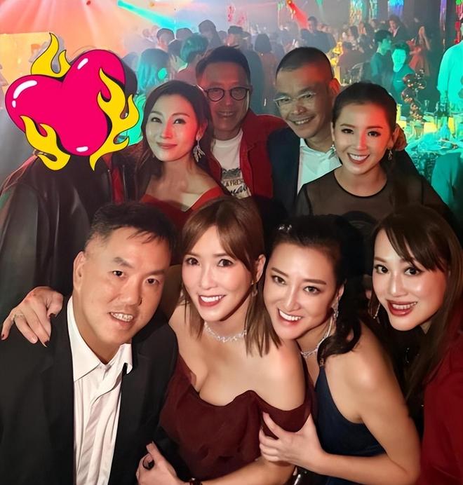 李嘉欣抢了闺蜜男朋友__李嘉欣度蜜月