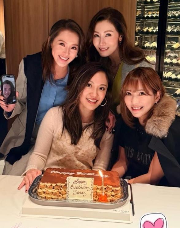 李嘉欣度蜜月_李嘉欣抢了闺蜜男朋友_