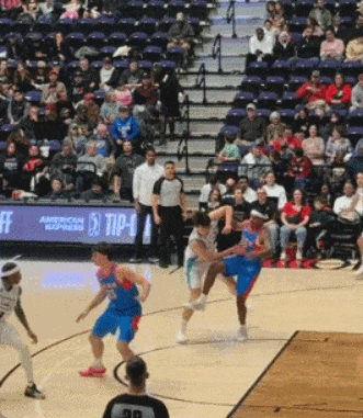 14+17！太牛逼了！混音队友点评杨瀚森__牛森森医师