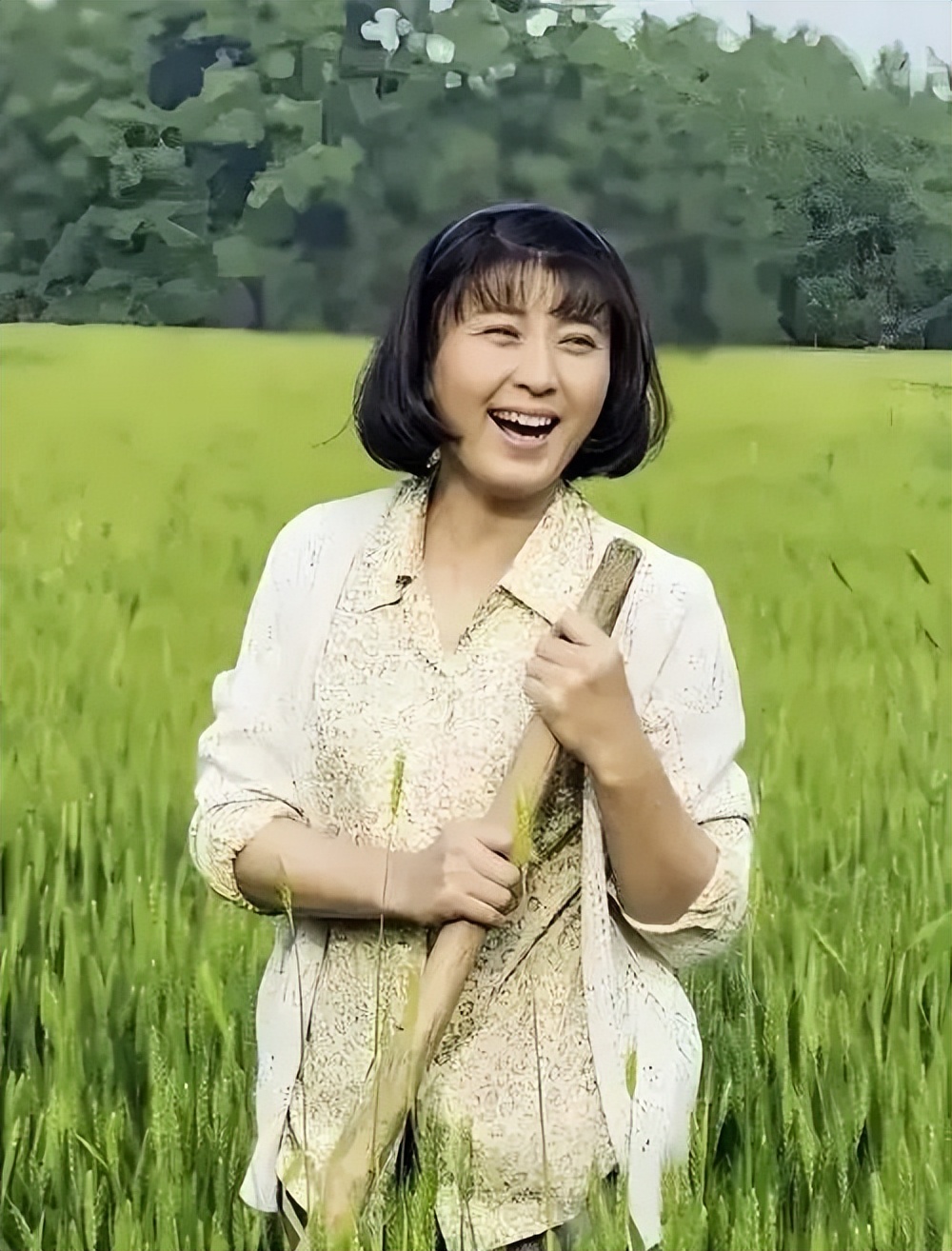 闫学晶“哭穷”，为什么会让普通人如此愤怒？__闫学晶“哭穷”，为什么会让普通人如此愤怒？