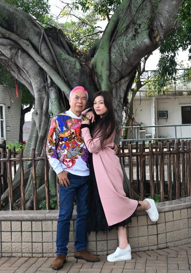 75岁港星哭谈被小36岁女友抛弃，承认是第三者，拒向女方老公道歉_75岁港星哭谈被小36岁女友抛弃，承认是第三者，拒向女方老公道歉_