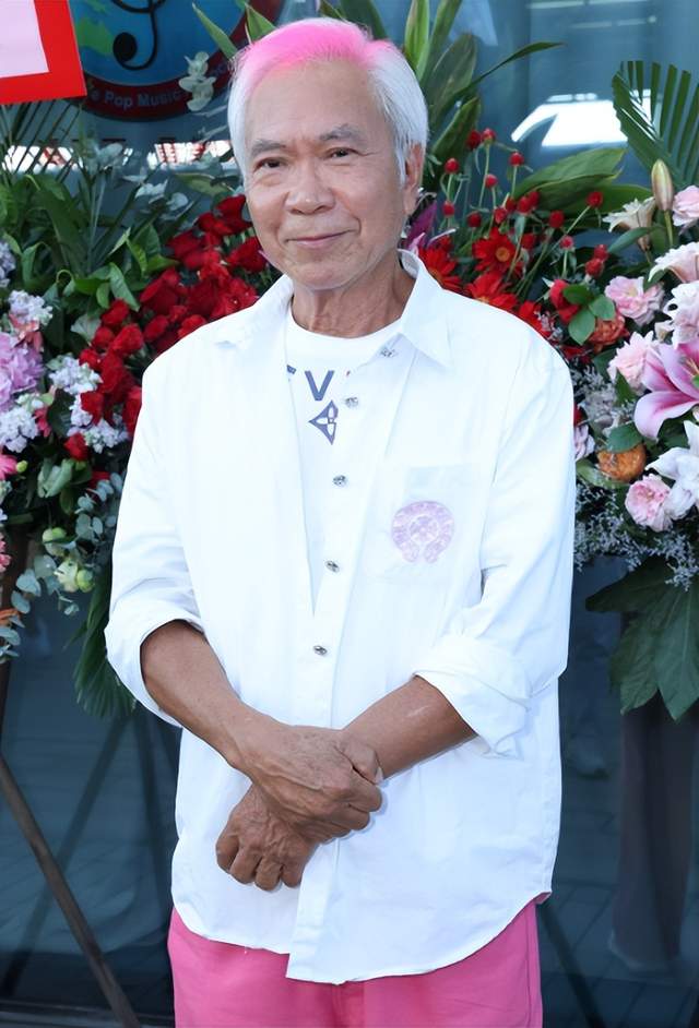 75岁港星哭谈被小36岁女友抛弃，承认是第三者，拒向女方老公道歉__75岁港星哭谈被小36岁女友抛弃，承认是第三者，拒向女方老公道歉