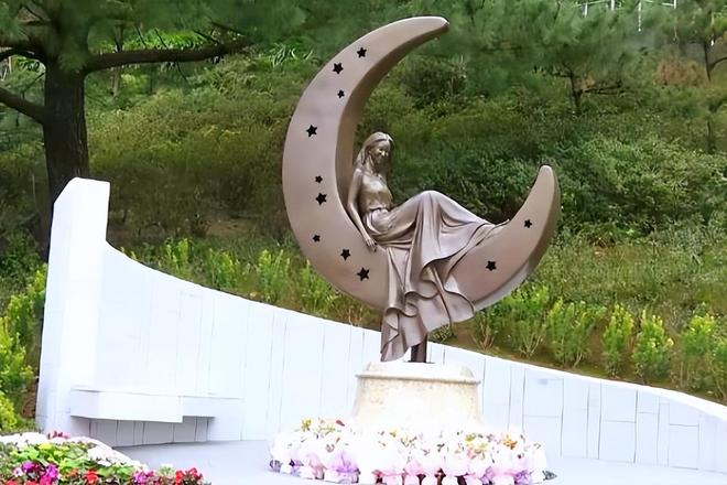 _墓地祭祀用鲜花还是假花_送墓地的鲜花