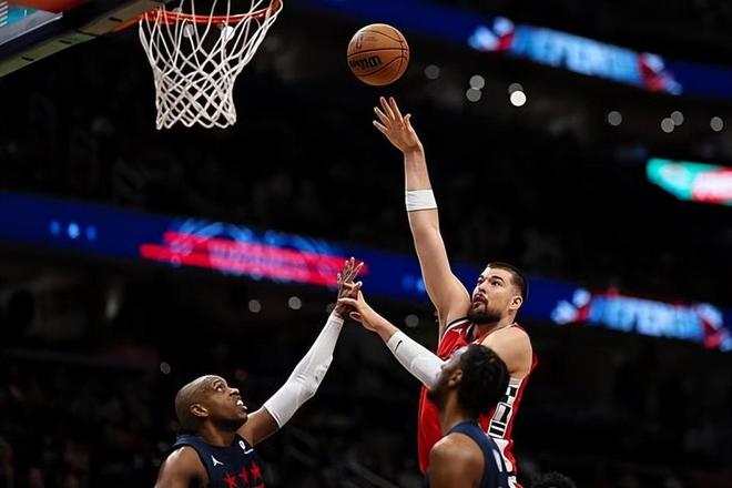 _防守态度存在问题！快船内线支柱在场上的效果并不能达到预期？_防守态度存在问题！快船内线支柱在场上的效果并不能达到预期？