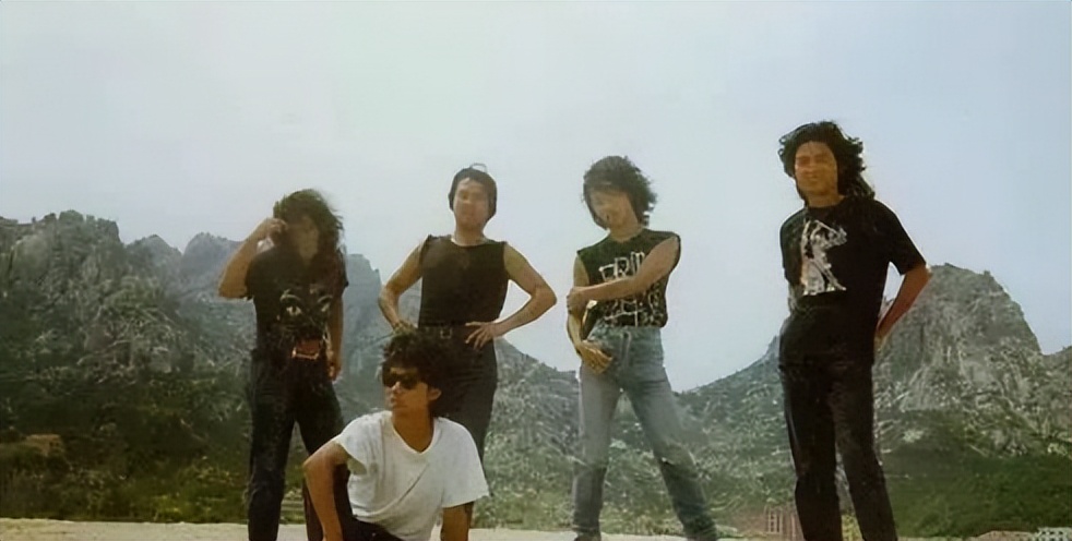 原黑豹乐队主唱__现任黑豹乐队