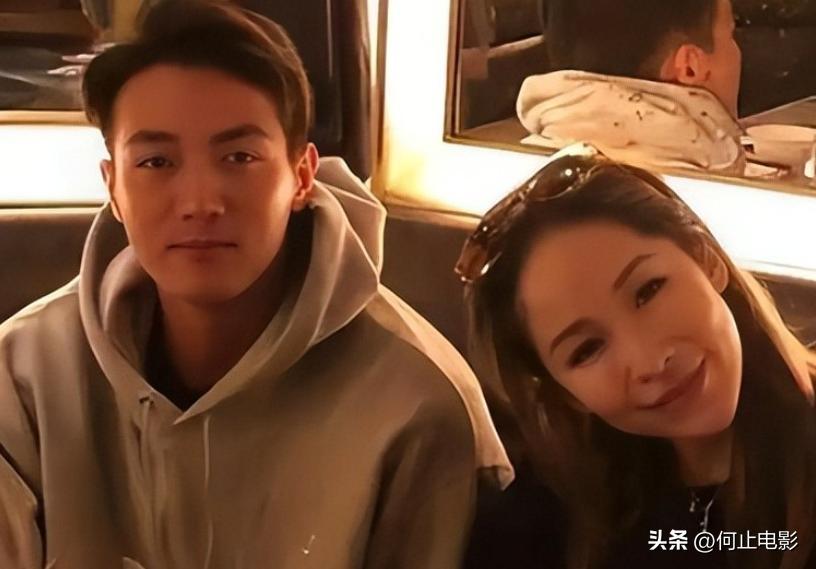 前男友二胎她依旧单身！46岁的萧亚轩，终为荒唐买单_前男友二胎她依旧单身！46岁的萧亚轩，终为荒唐买单_