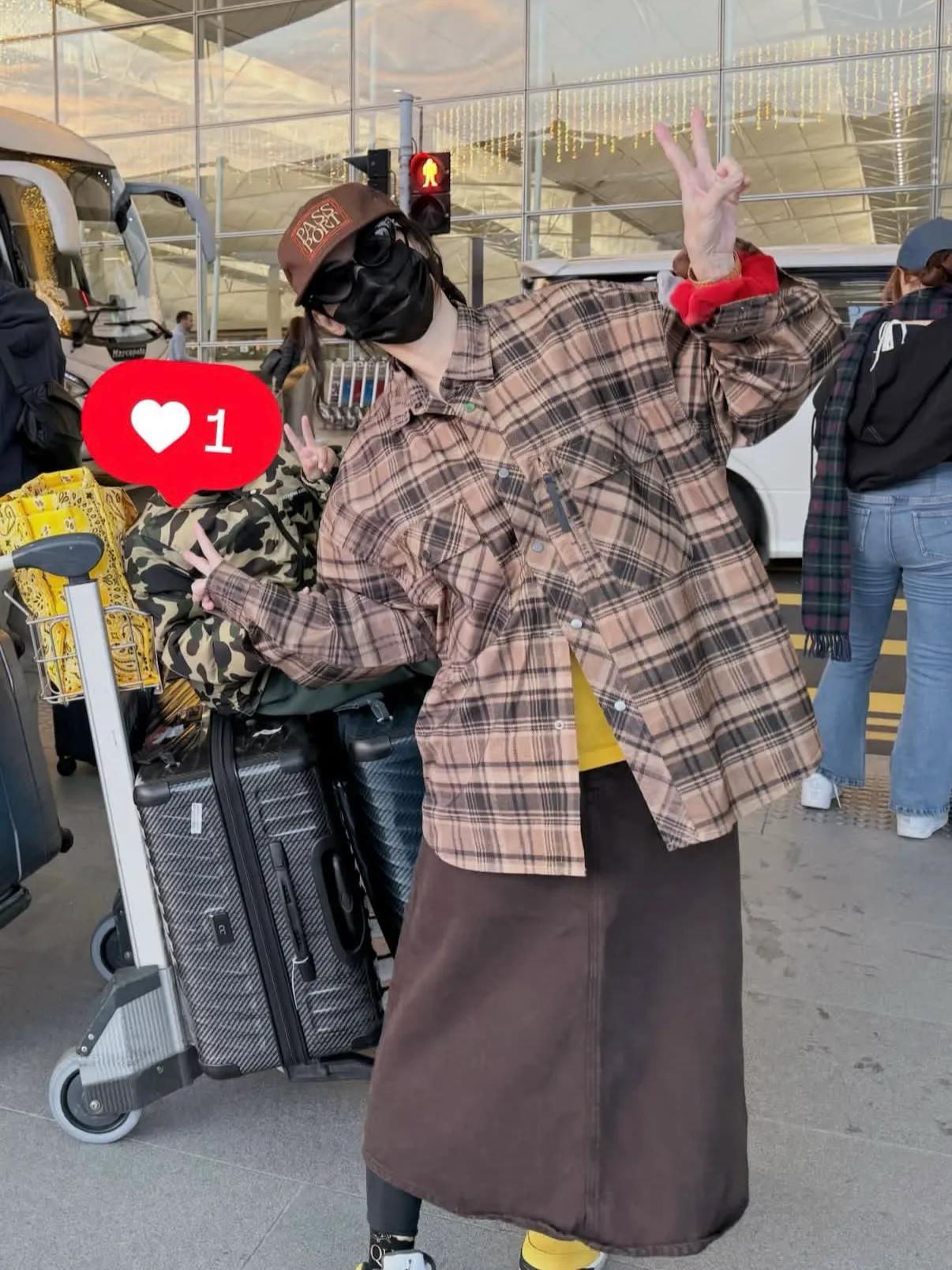 张柏芝带小儿子出游，母子同框画面温馨欢乐，7岁小王子帅气可爱_张柏芝带小儿子出游，母子同框画面温馨欢乐，7岁小王子帅气可爱_