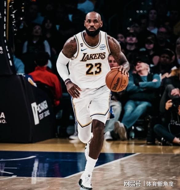 詹姆斯观看布朗尼比赛__詹姆斯与布朗尼