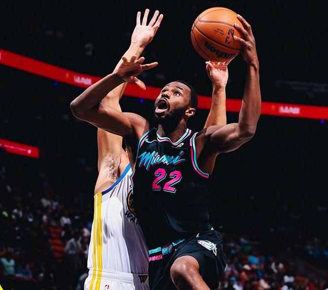 库里在场勇士胜率__库里35分勇士惜败开拓