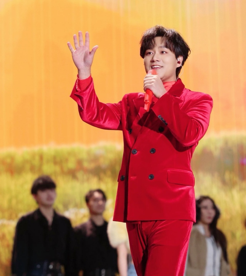 _用拥抱开启新年!洛琦零点压轴演唱《相拥在一起》成浙江卫视跨年最暖时刻_用拥抱开启新年!洛琦零点压轴演唱《相拥在一起》成浙江卫视跨年最暖时刻