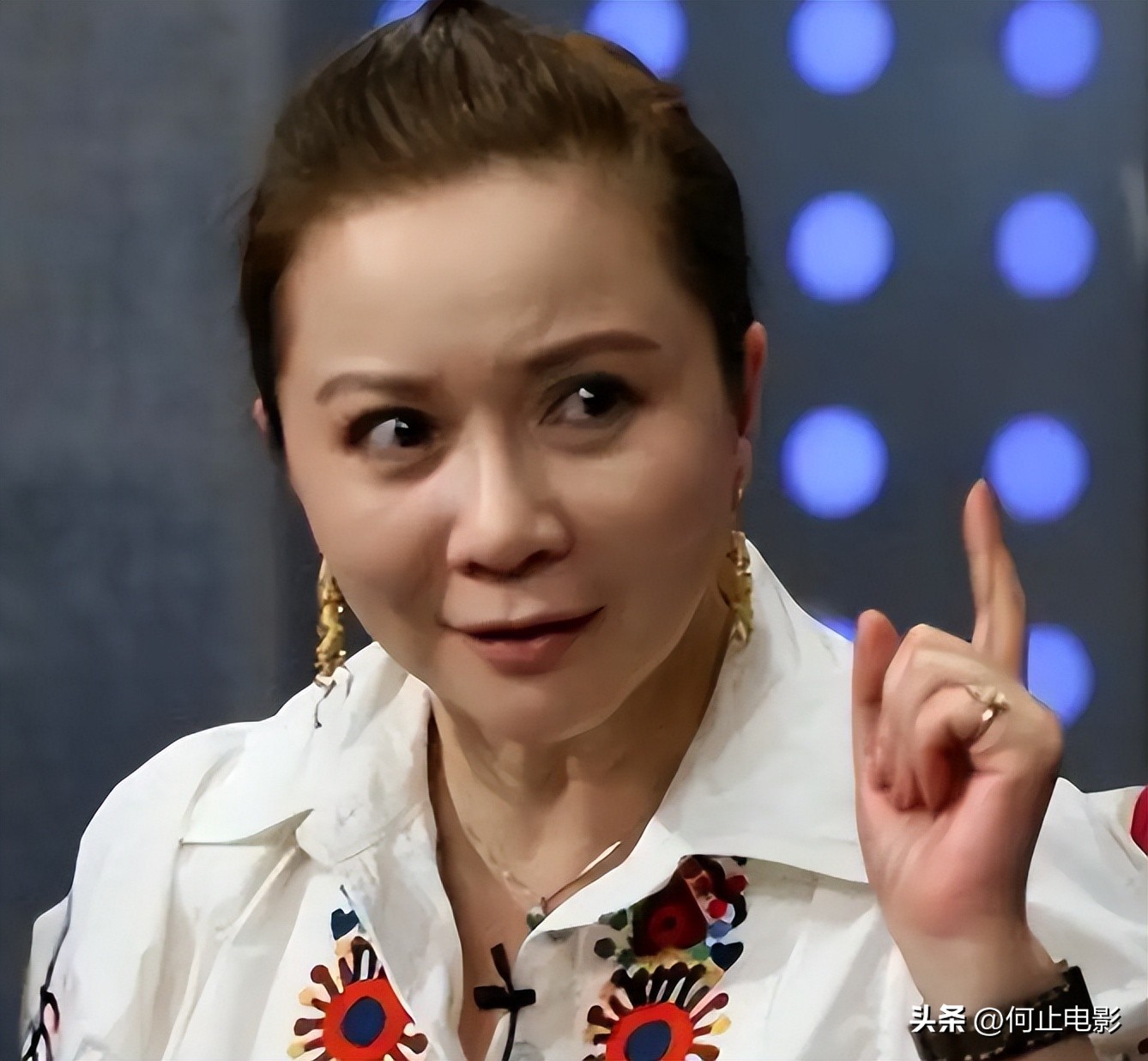 春晚蔡明潘长江_2019春晚潘长江蔡明小品_