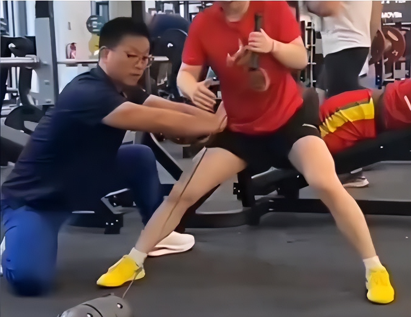 秦志戬1喜2忧！3大领军者低迷，19岁小将或弯道超车，孙颖莎刻苦_秦志戬1喜2忧！3大领军者低迷，19岁小将或弯道超车，孙颖莎刻苦_