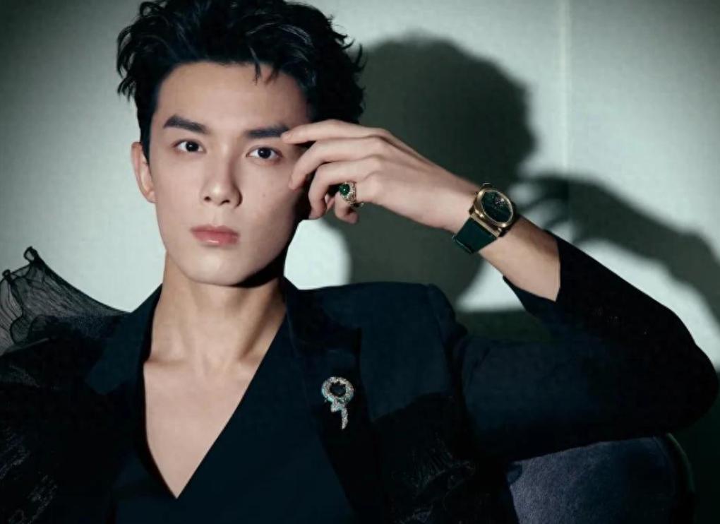 官方出手了！吴磊床照事件再升级，何猷君被曝出轨，赵露思被牵连__官方出手了！吴磊床照事件再升级，何猷君被曝出轨，赵露思被牵连