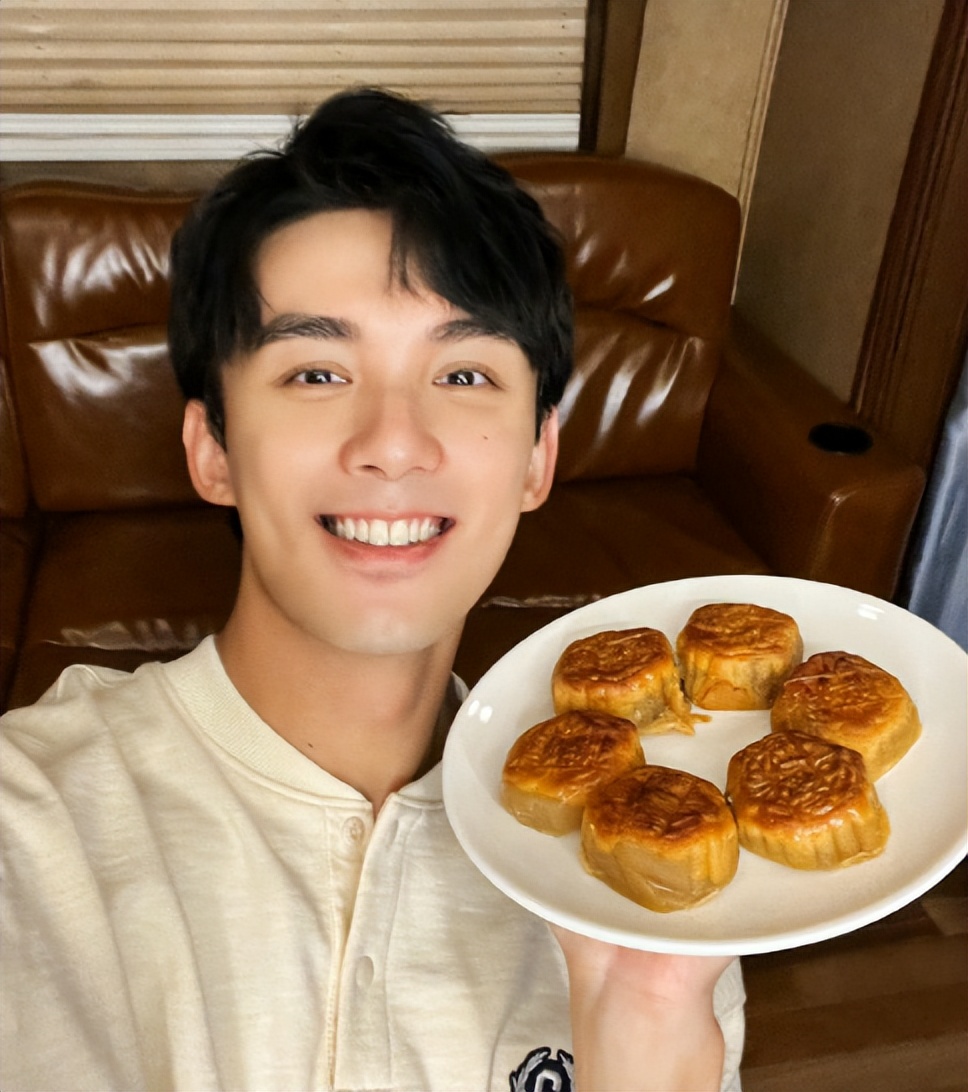 官方出手了！吴磊床照事件再升级，何猷君被曝出轨，赵露思被牵连_官方出手了！吴磊床照事件再升级，何猷君被曝出轨，赵露思被牵连_