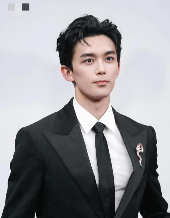 官方出手了！吴磊床照事件再升级，何猷君被曝出轨，赵露思被牵连__官方出手了！吴磊床照事件再升级，何猷君被曝出轨，赵露思被牵连