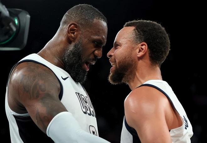 勇士球迷致敬詹姆斯__库里詹姆斯全明星