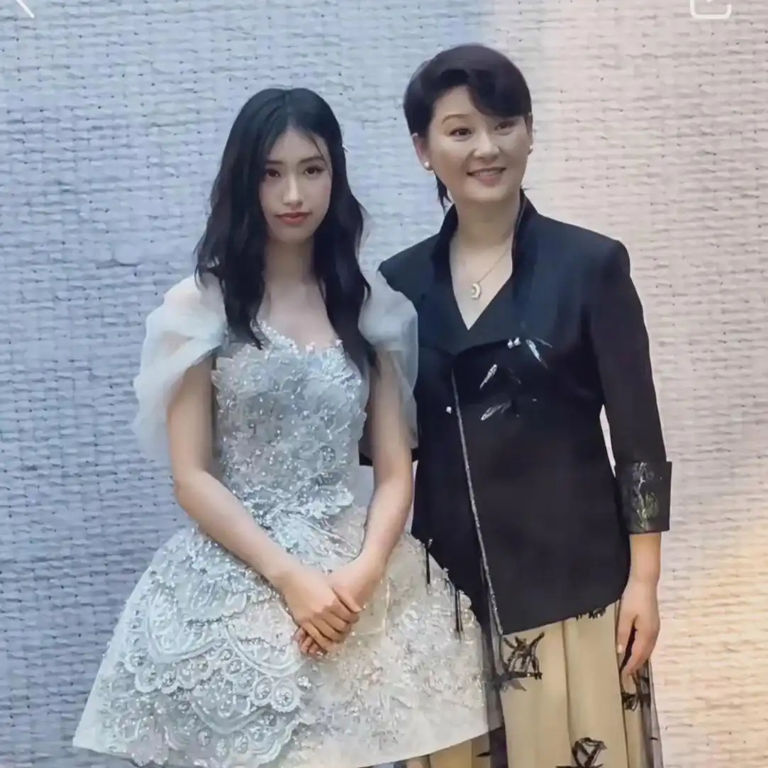 冯小刚感情_冯小刚与妻子_