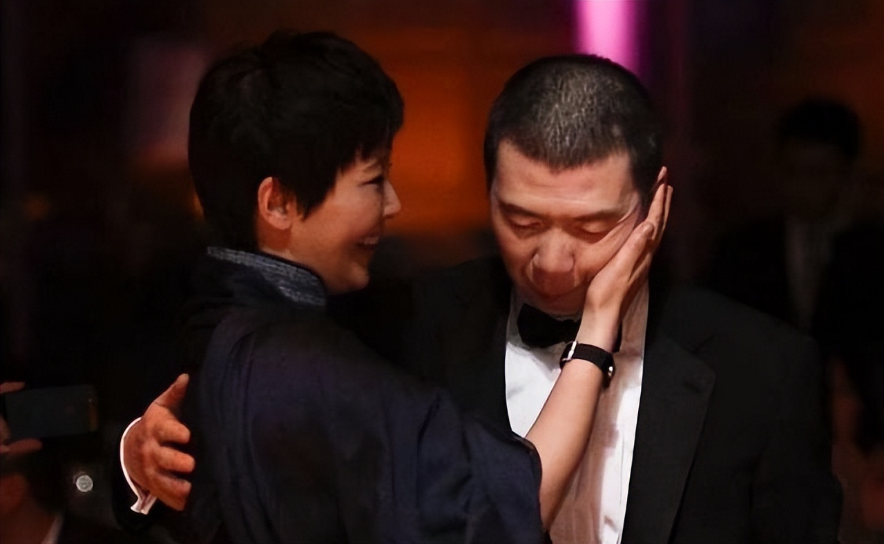 冯小刚感情__冯小刚与妻子
