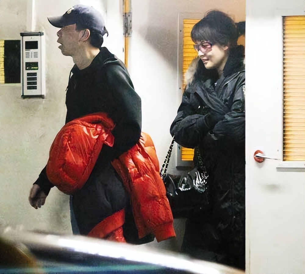 _冯小刚感情_冯小刚与妻子