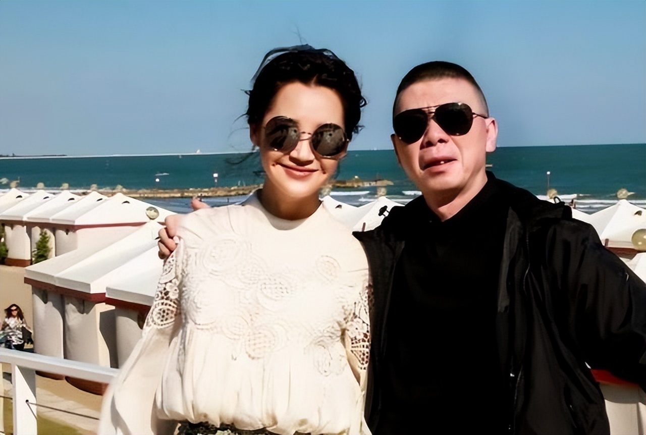 _冯小刚感情_冯小刚与妻子