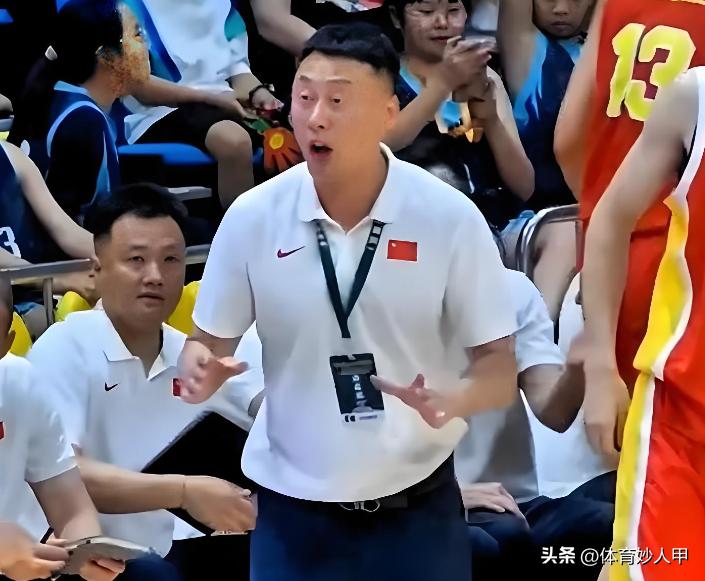 男篮受伤_男篮被打_