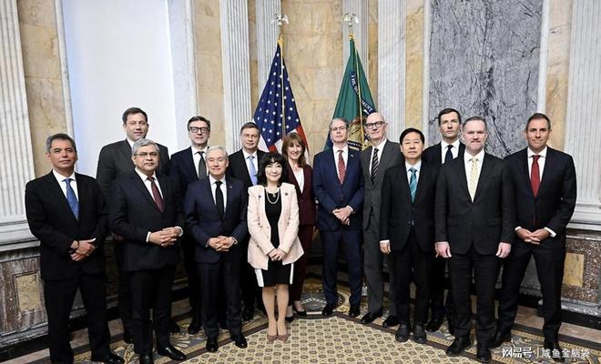 _特朗普加税清单_比喻采取机密行动