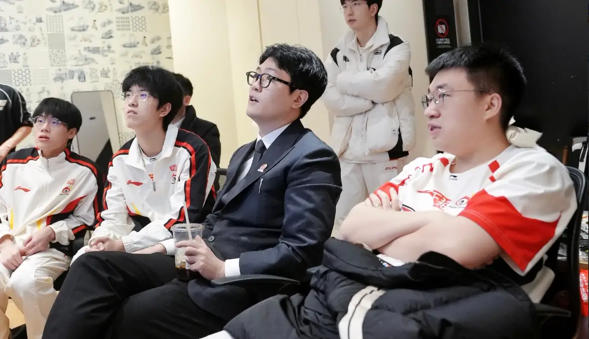 资讯：WBG连败后队内出事故！辅助被全队嫌弃刘青松要回归__资讯：WBG连败后队内出事故！辅助被全队嫌弃刘青松要回归