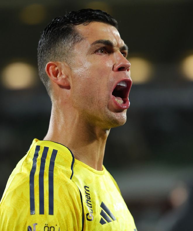 C罗虐菜局五次越位！越位还跳水！险胜弱旅后又发个人照！_C罗虐菜局五次越位！越位还跳水！险胜弱旅后又发个人照！_