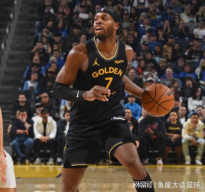 库里让科尔震惊的一球_勇士库里_